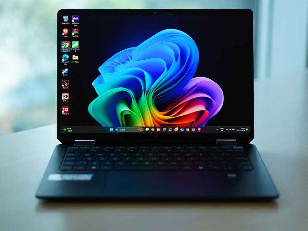 HP OmniBook Ultra 14 Review - Laptop Display And Speakers